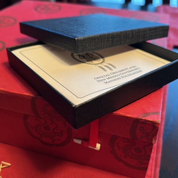 NEW MEXICO STATE COLLECTORS ORNAMENT
"THE STORYTELLER" (SKU 242) - Picture 8 of 8